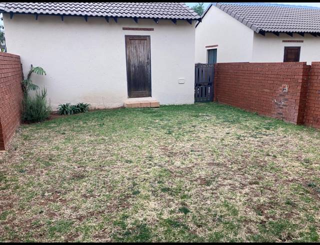 2 BEDROOM APARTMENT TO LET IN MOOIKLOOF RIDGE